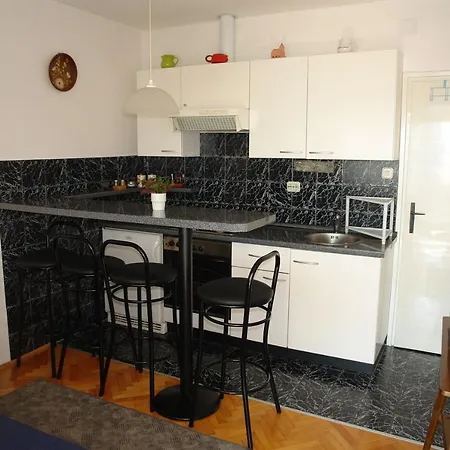 Rato Apartman *
