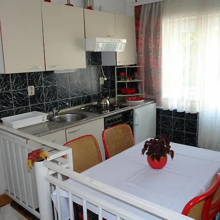 Rato Apartman